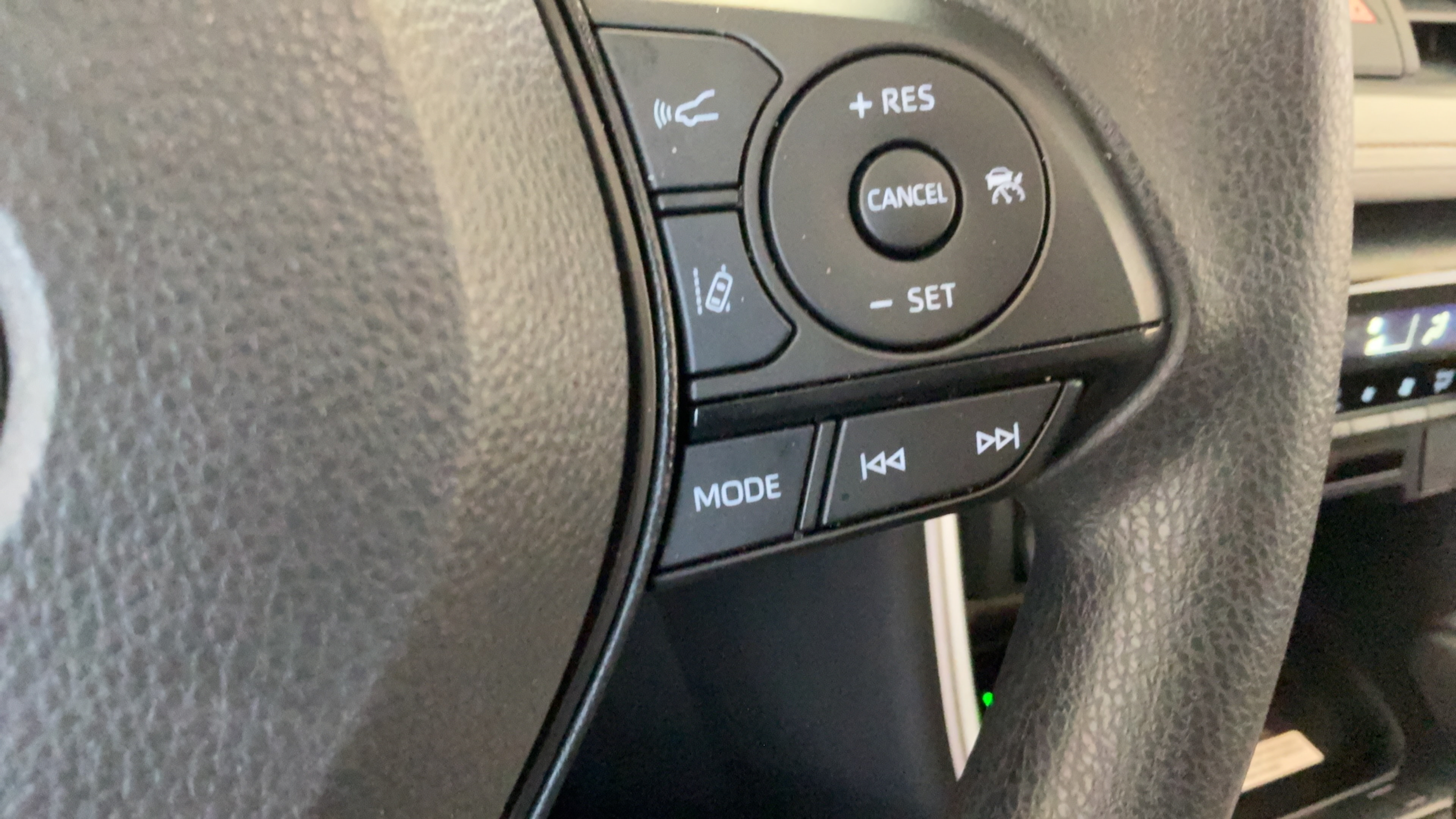 Used 2025 Toyota RAV4 XLE w/ Convenience Package AWD/4WD image 14