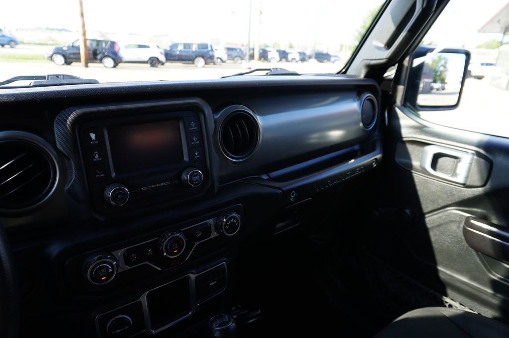 Used 2018 Jeep Wrangler Unlimited Sport image 19