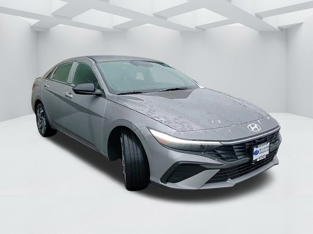 Used 2025 Hyundai Elantra SEL w/ Cargo Package video 3