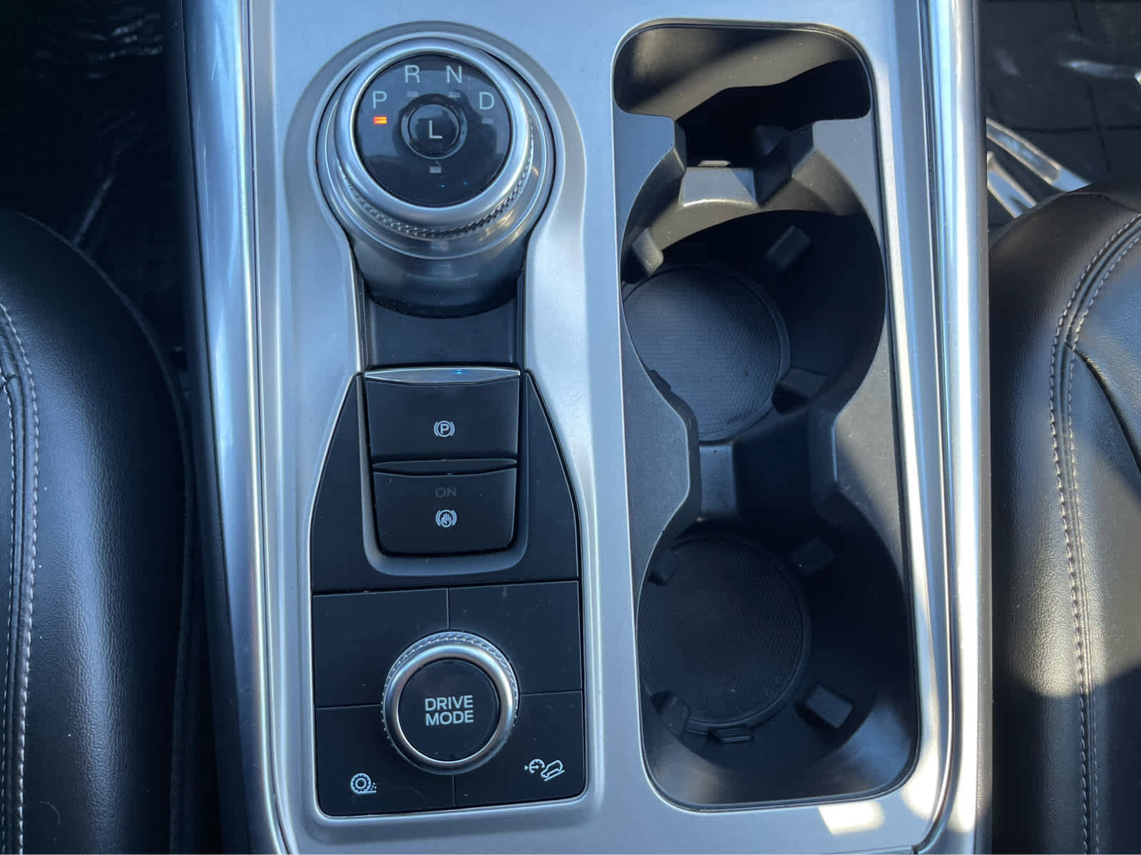 Used 2023 Ford Explorer XLT w/ Equipment Group 202A image 18