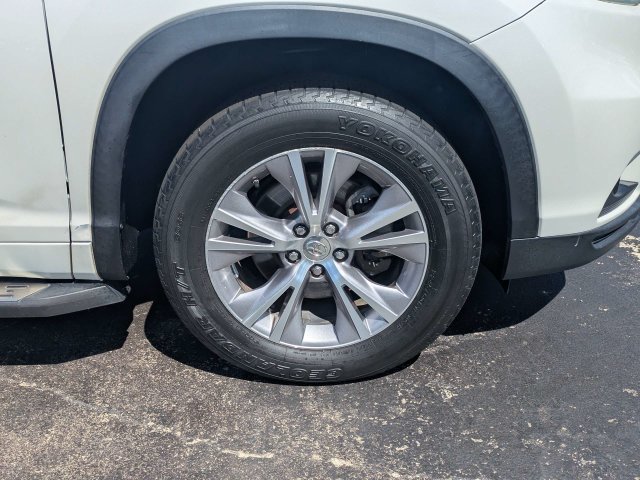 Used 2014 Toyota Highlander XLE FWD image 12