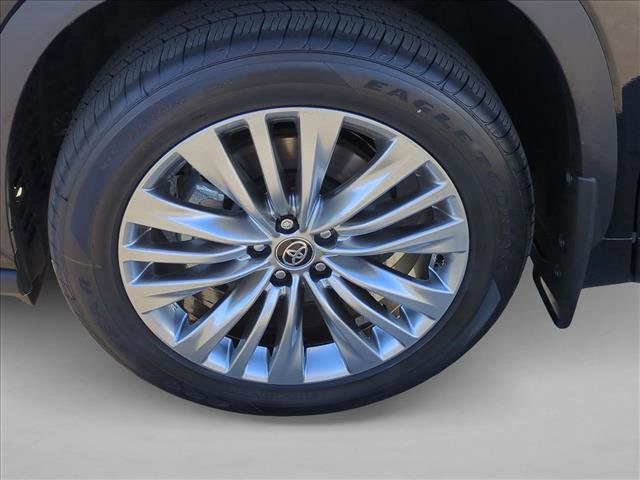 New 2026 Toyota Highlander Platinum image 10