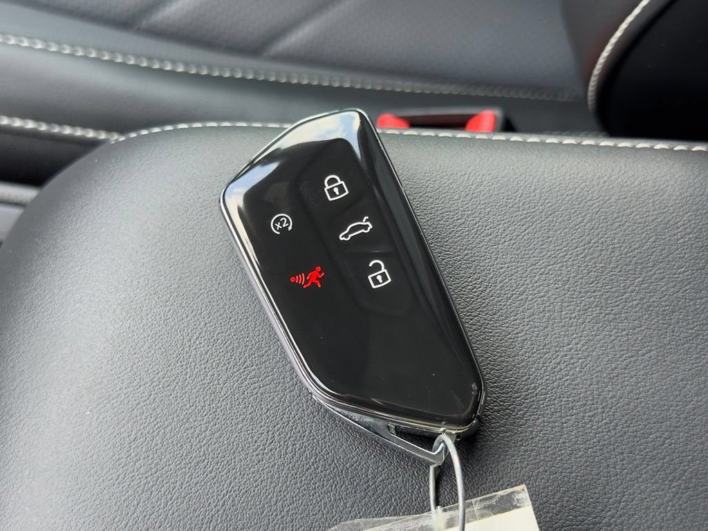 Used 2026 Volkswagen Tiguan SE R-Line AWD/4WD image 7