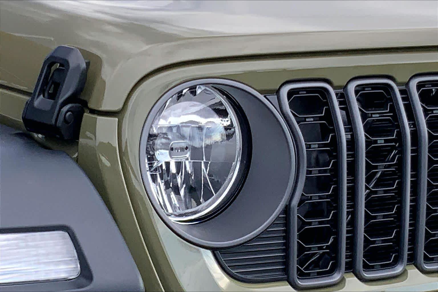New 2026 Jeep Gladiator Sport AWD/4WD image 10