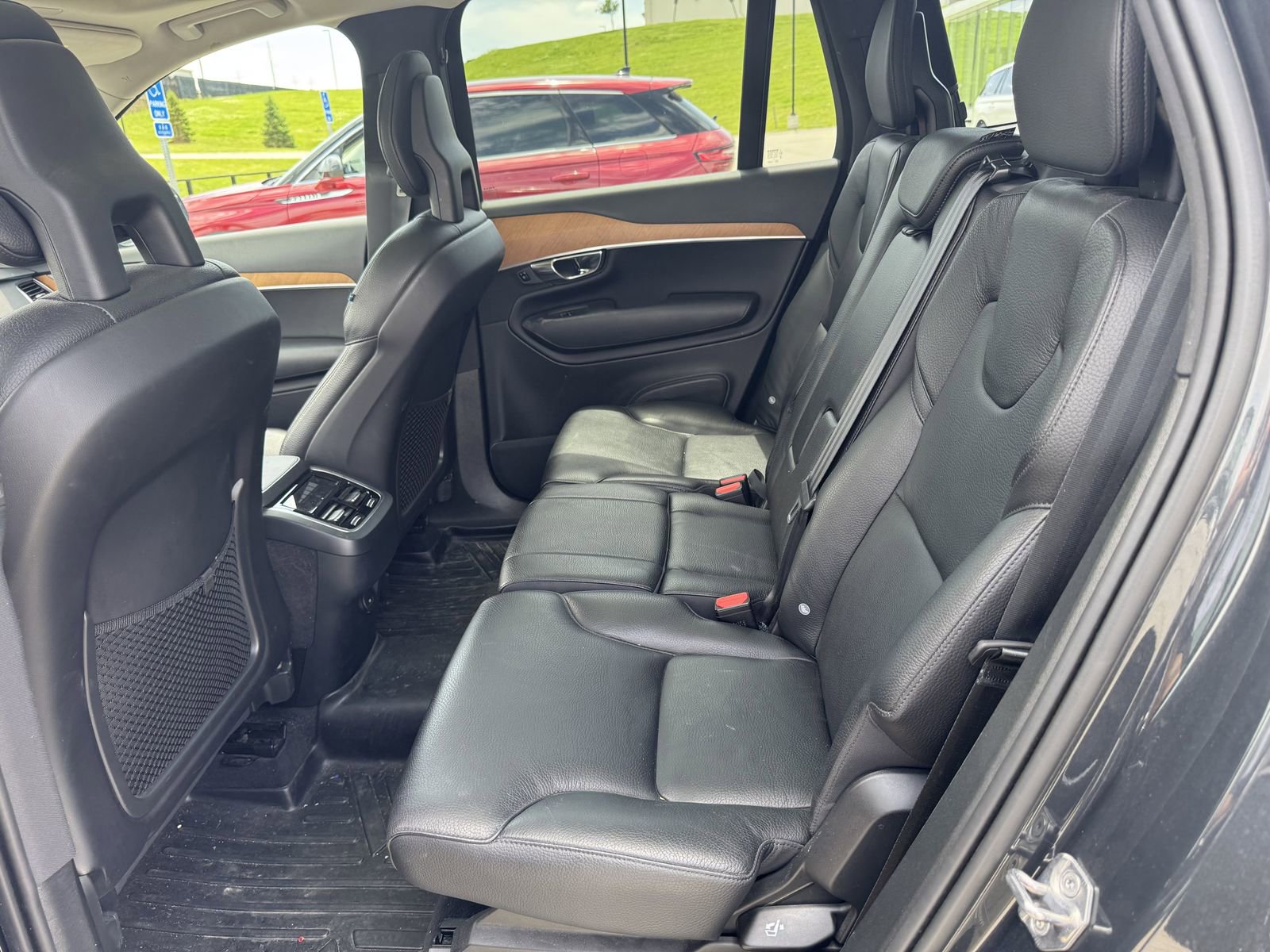 Used 2021 Volvo XC90 T6 Momentum w/ Advanced Package AWD/4WD image 6
