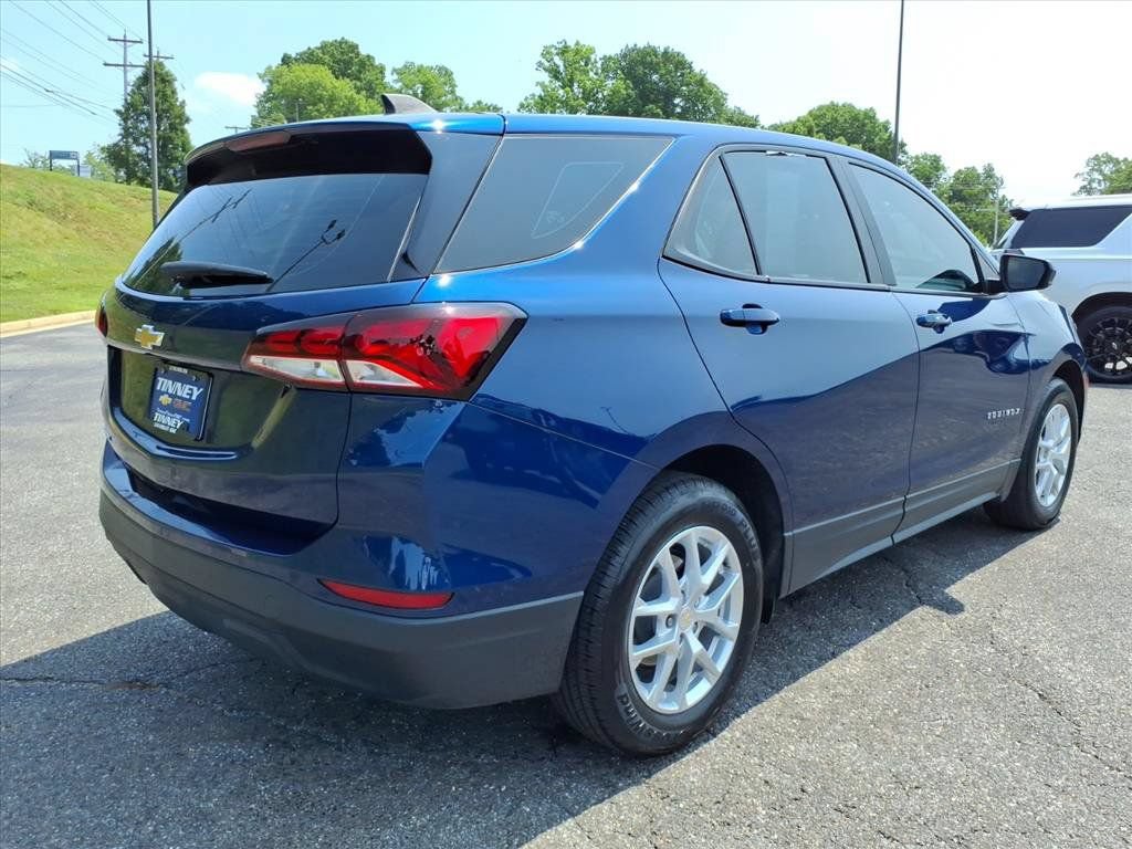 Used 2022 Chevrolet Equinox LS w/ LPO, Floor Liner Package FWD image 3