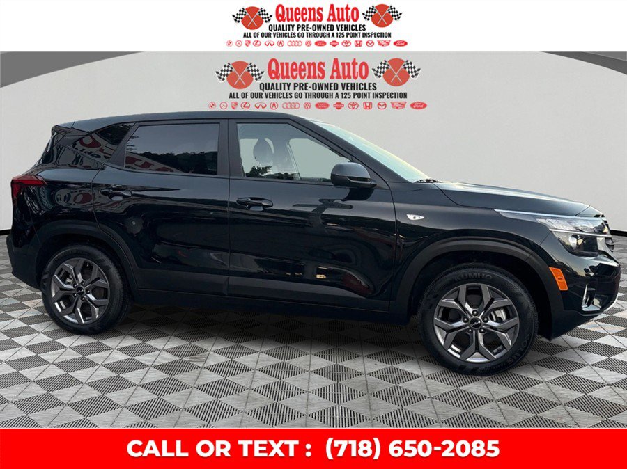 Used 2023 Kia Seltos LX AWD/4WD image 8