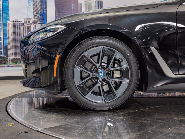 Used 2023 BMW i4 eDrive35 w/ Premium Package RWD image 7