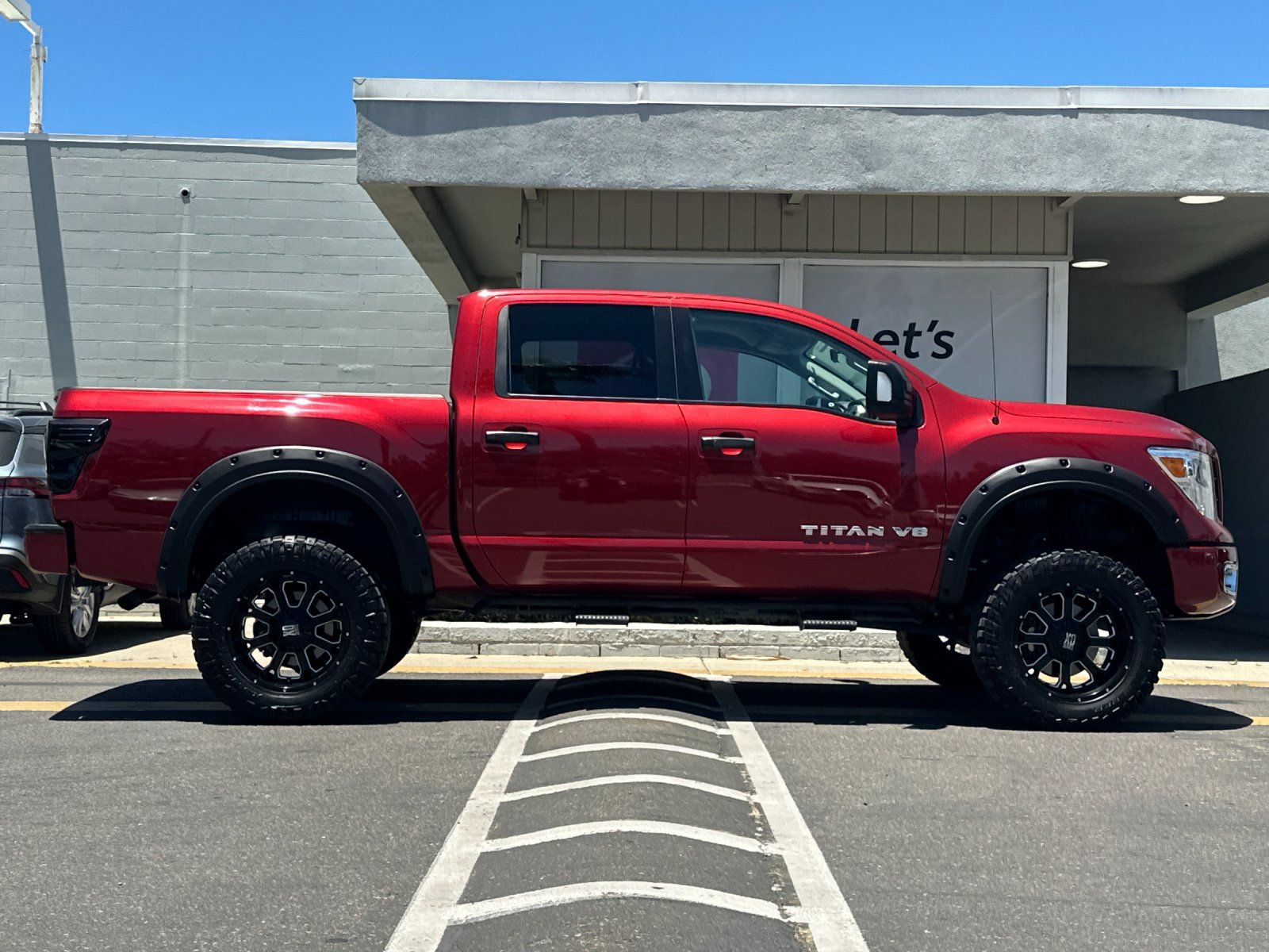 Used 2018 Nissan Titan PRO-4X w/ Pro-4x Utility Package AWD/4WD image 6