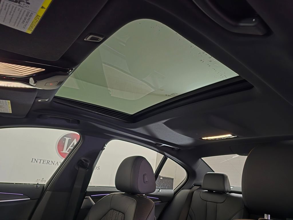 Used 2022 BMW 530i xDrive w/ M Sport Package image 12