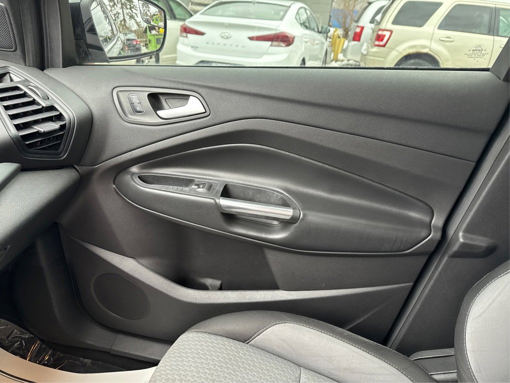 Used 2017 Ford Escape SE w/ SE Cold Weather Package image 32