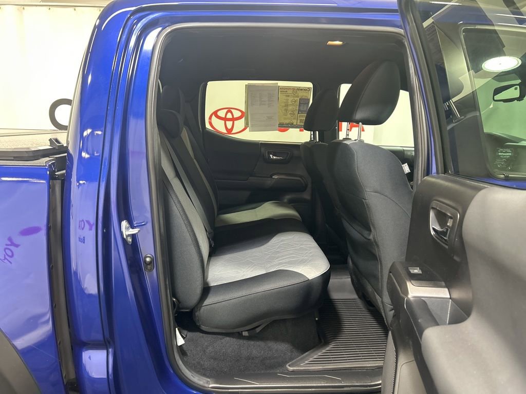 Used 2022 Toyota Tacoma TRD Off-Road image 16