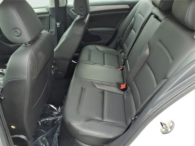 Used 2015 Volkswagen Golf TDI S image 10