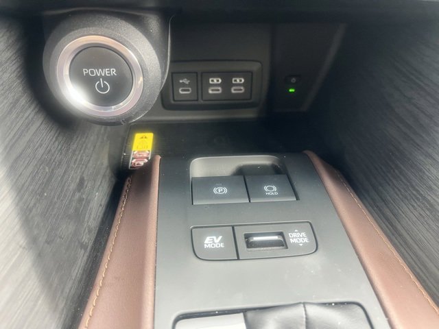 Used 2024 Toyota Venza Limited image 29