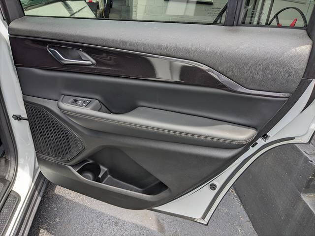 Used 2023 Jeep Grand Cherokee L Laredo AWD/4WD image 18