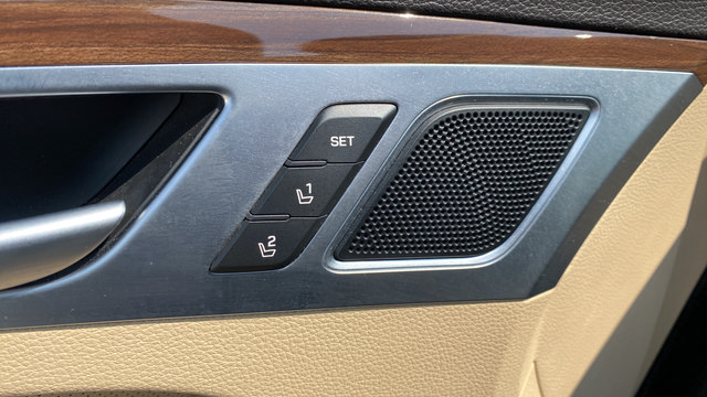 Used 2018 Genesis G80 3.8 RWD image 27