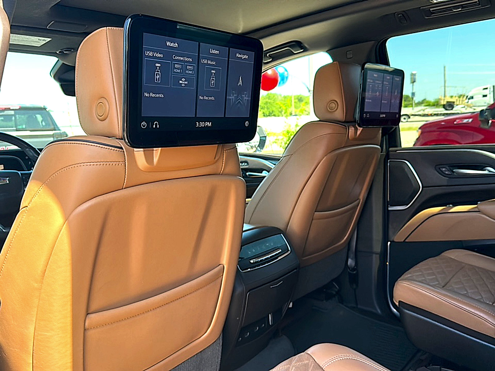 Used 2021 Cadillac Escalade Premium Luxury AWD/4WD image 18