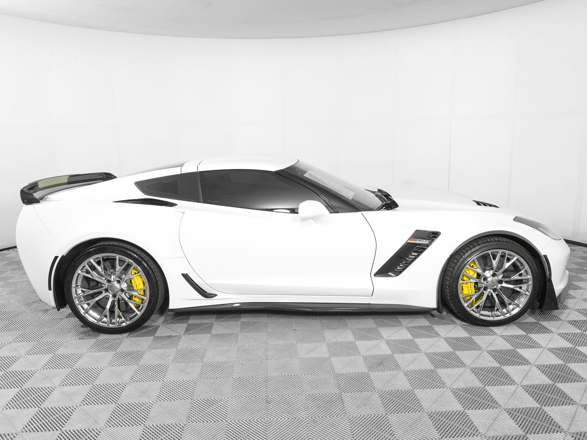 Used 2018 Chevrolet Corvette Z06 RWD image 4
