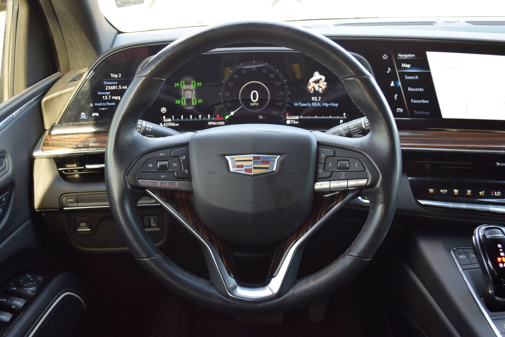 Used 2023 Cadillac Escalade Luxury image 8