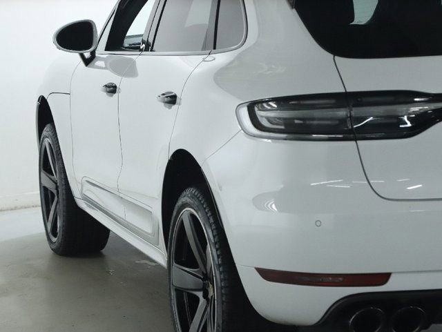 Used 2021 Porsche Macan Turbo image 6