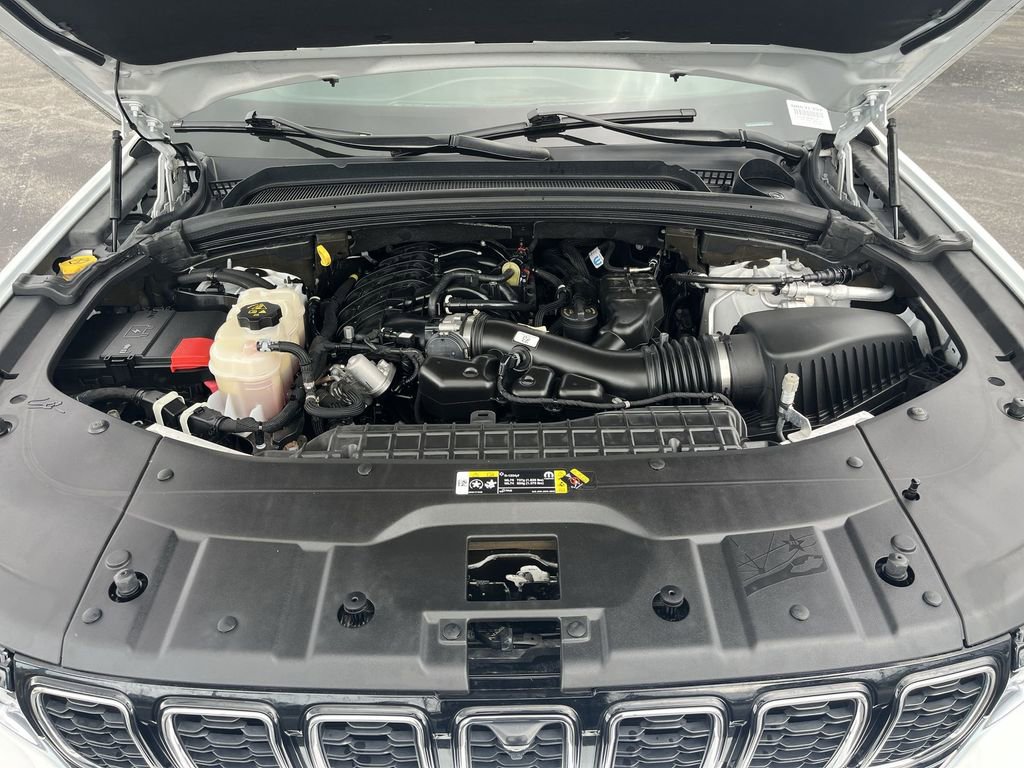 Used 2022 Jeep Grand Cherokee Limited w/ Luxury Tech Group II image 14