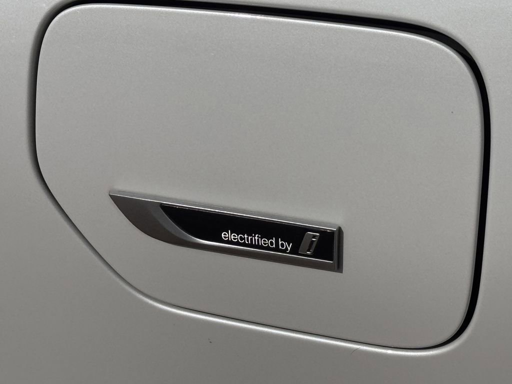 Used 2022 BMW 330e w/ Convenience Package image 10