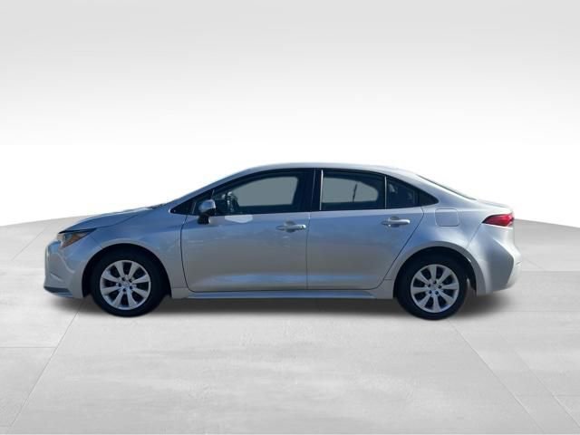 Used 2025 Toyota Corolla LE FWD image 2