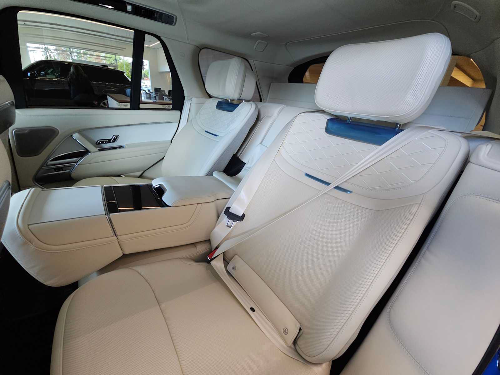 New 2026 Land Rover Range Rover SV AWD/4WD image 17
