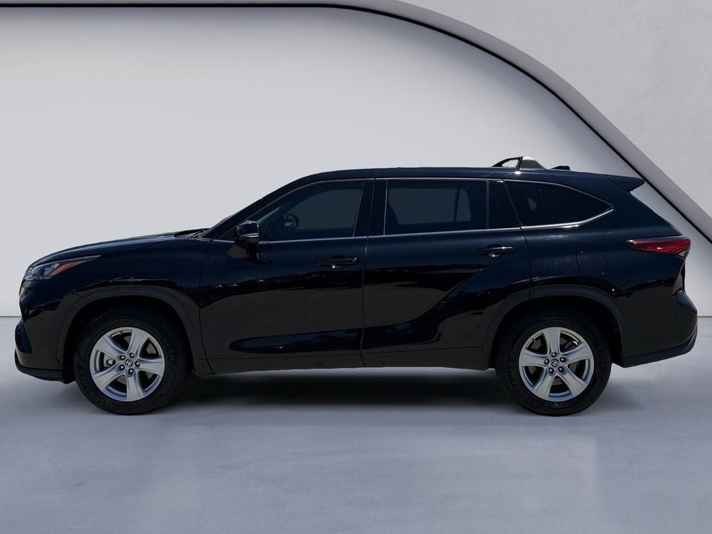Used 2020 Toyota Highlander L FWD image 2