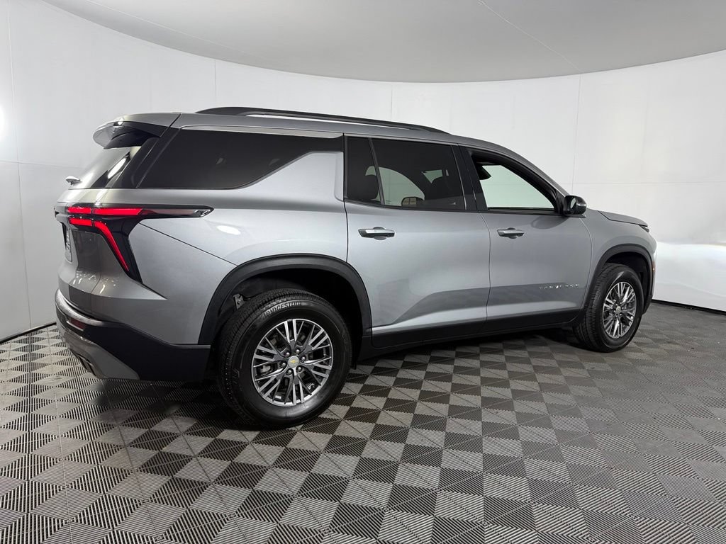 Used 2025 Chevrolet Traverse LT FWD image 8