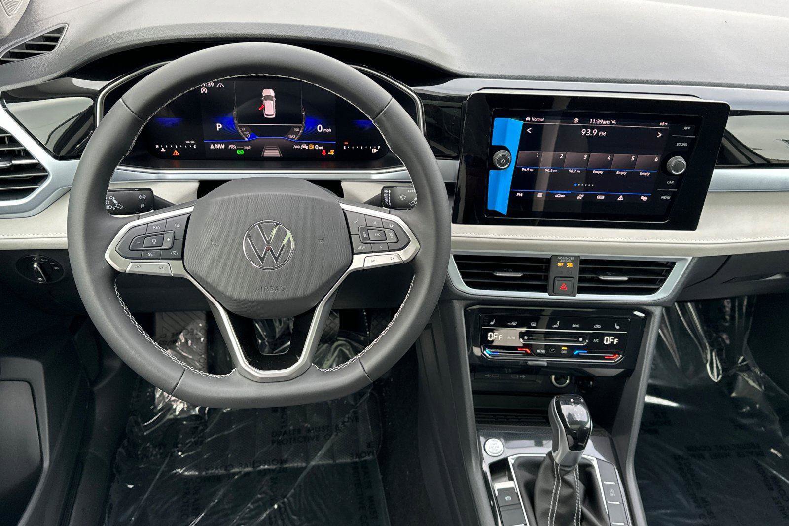 New 2026 Volkswagen Taos SE image 13