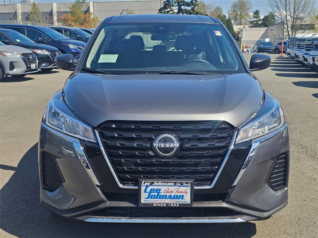 New 2025 Nissan Kicks Play S image 2