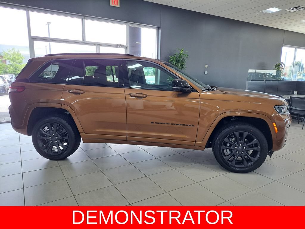 New 2026 Jeep Grand Cherokee Limited AWD/4WD image 4
