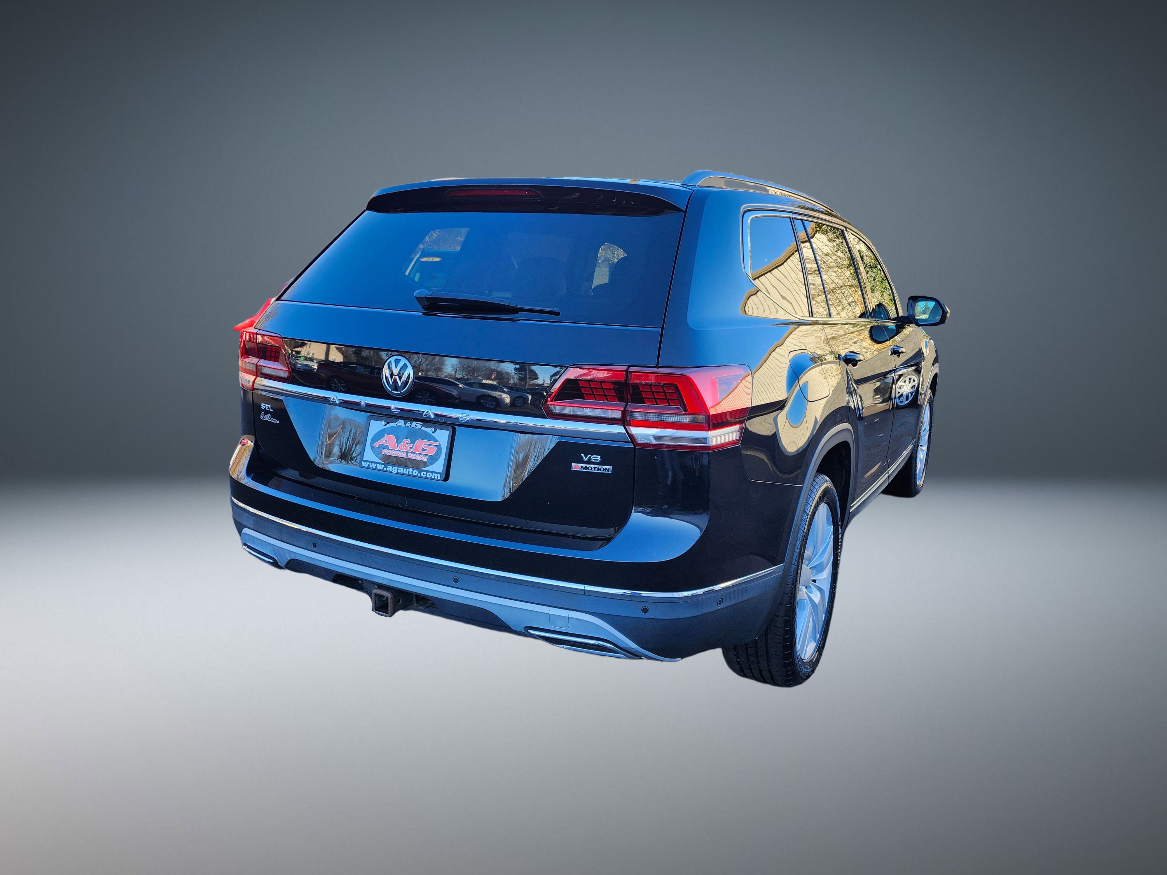 Used 2018 Volkswagen Atlas SEL Premium image 3