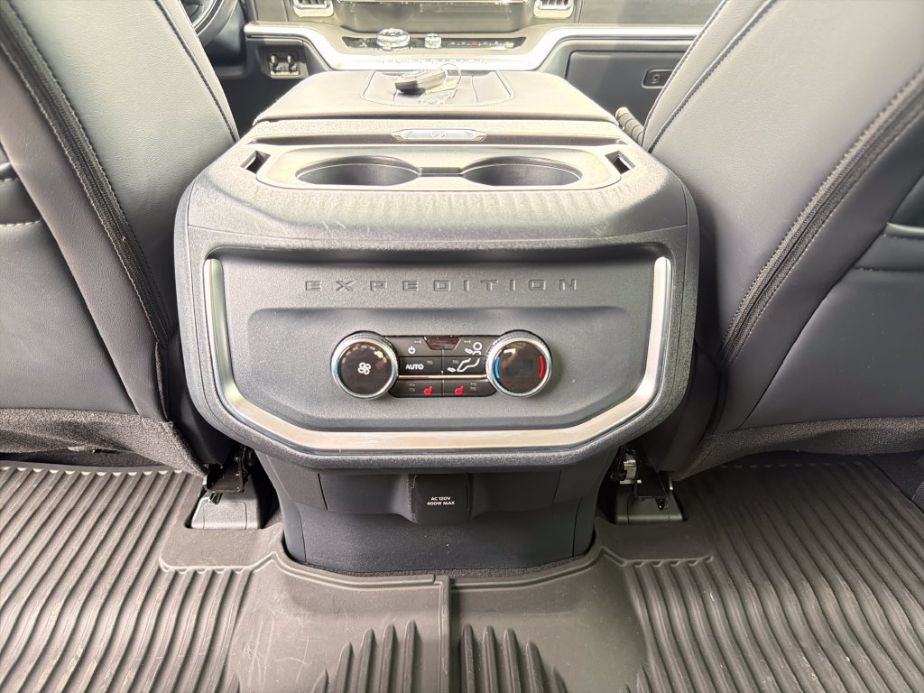 Used 2025 Ford Expedition Platinum w/ Driver's Package AWD/4WD image 29