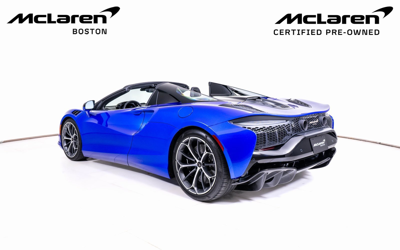 Used 2025 McLaren Artura Spider image 5