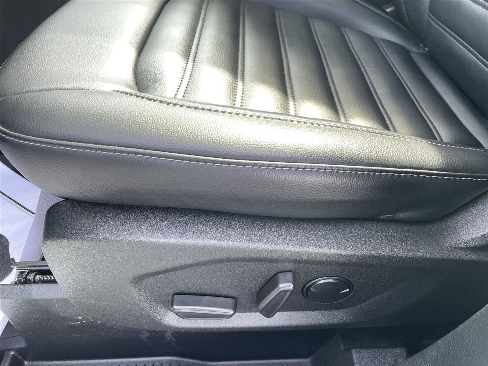 Used 2024 Ford Edge SEL w/ Convenience Package AWD/4WD image 11