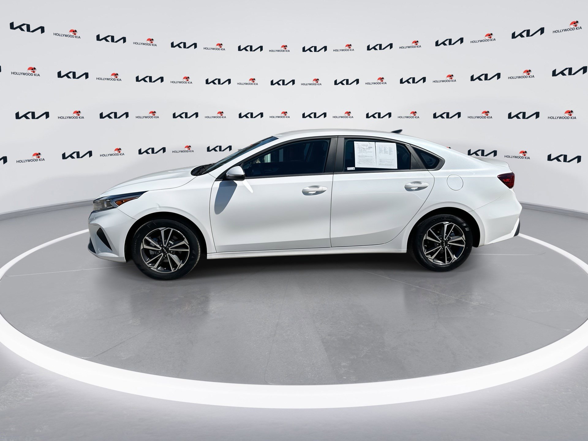 Used 2023 Kia Forte LXS w/ LXS Technology Package image 5