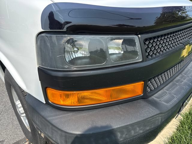 Used 2018 Chevrolet Express 3500 Extended w/ Driver Convenience Package RWD image 12