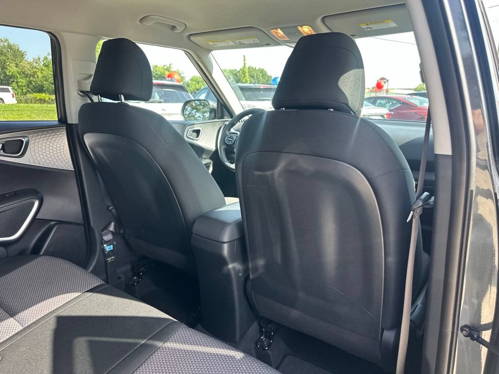 Used 2025 Kia Soul LX w/ LX Technology Package FWD image 29