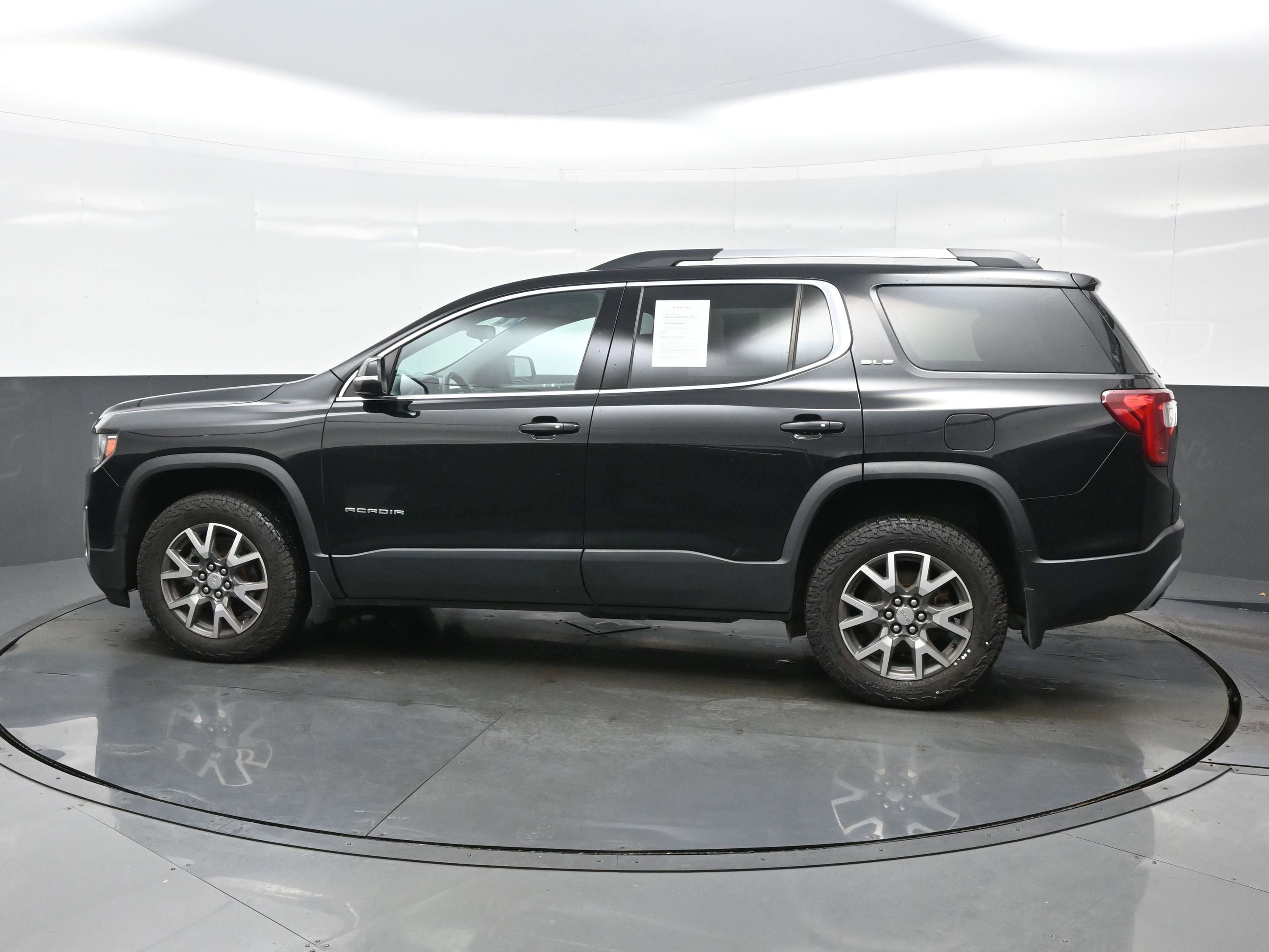 Used 2022 GMC Acadia SLE w/ Driver Convenience Package AWD/4WD image 3