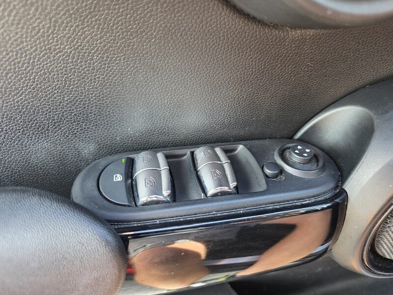 Used 2020 MINI Cooper 4-Door Hardtop FWD image 32