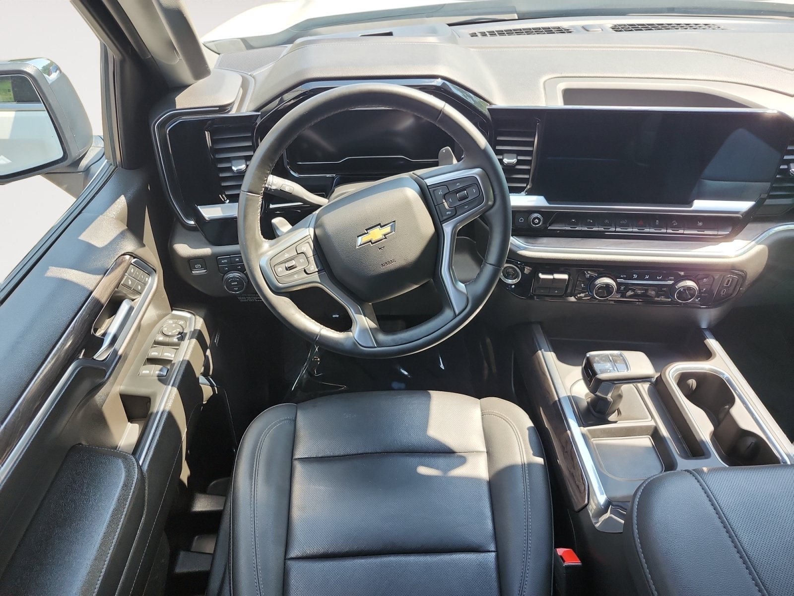 Used 2023 Chevrolet Silverado 1500 LTZ w/ LTZ Convenience Package II AWD/4WD image 10