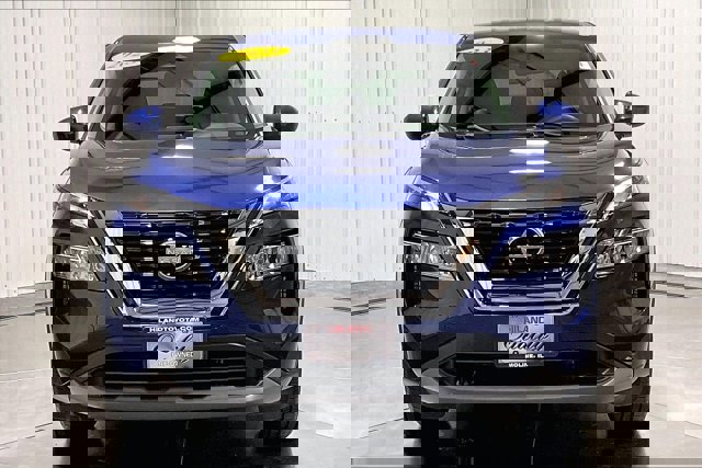 Used 2023 Nissan Rogue SV image 2