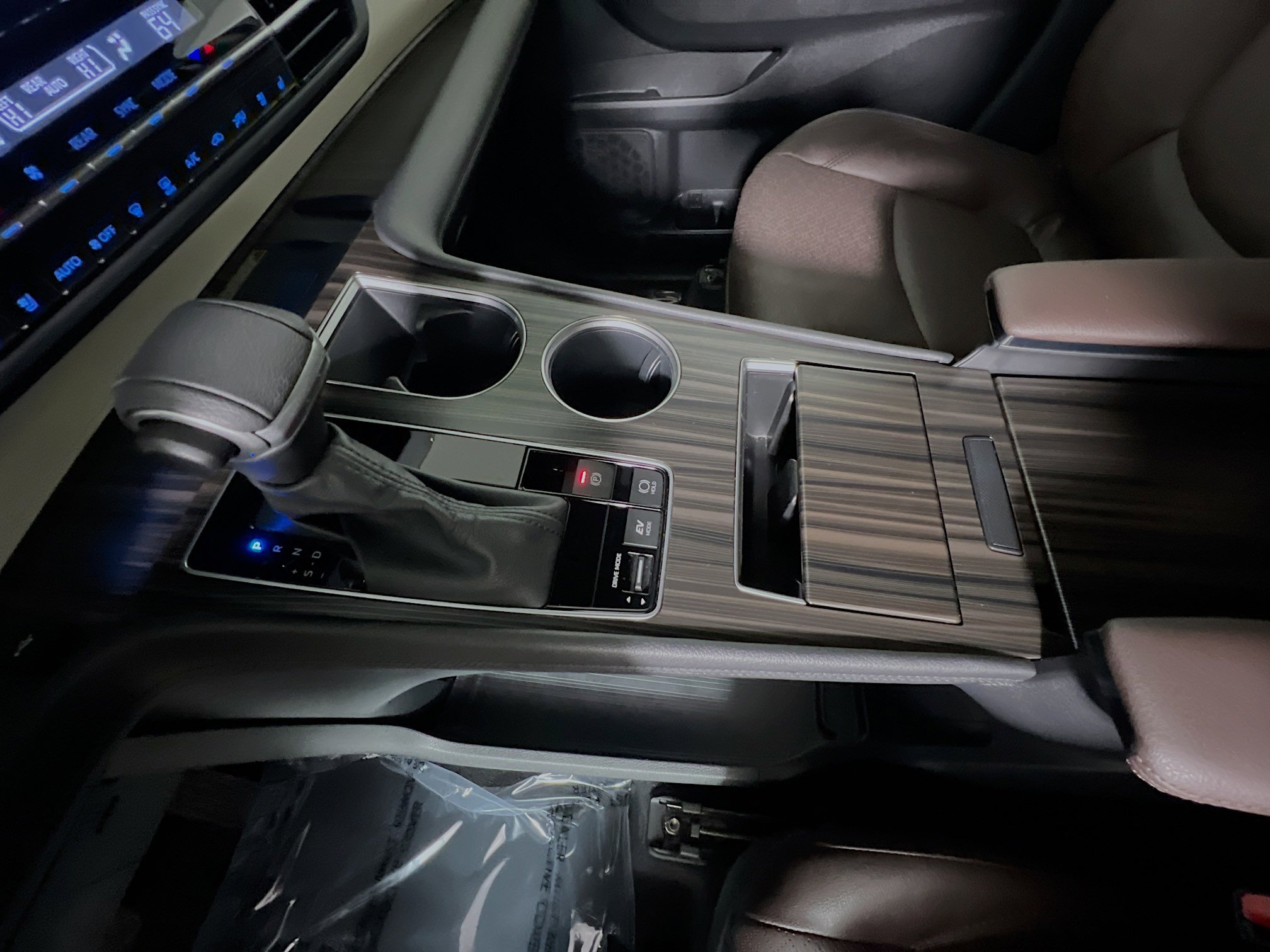 Used 2024 Toyota Sienna Platinum image 25