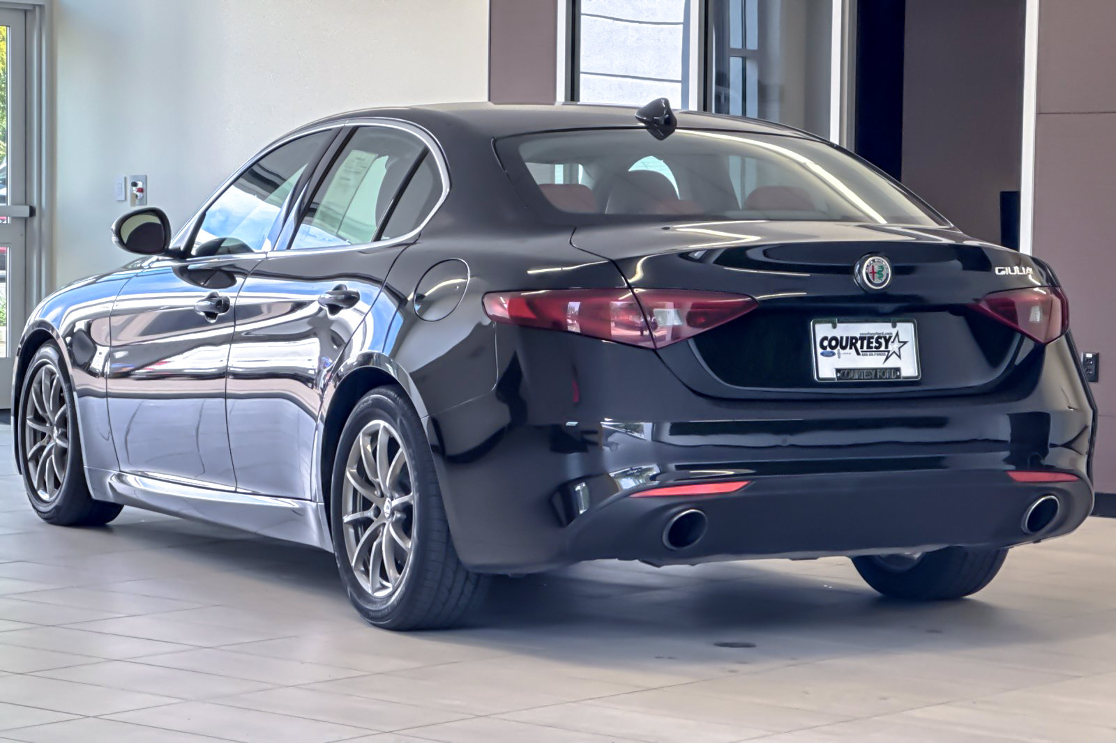 Used 2020 Alfa Romeo Giulia RWD image 6