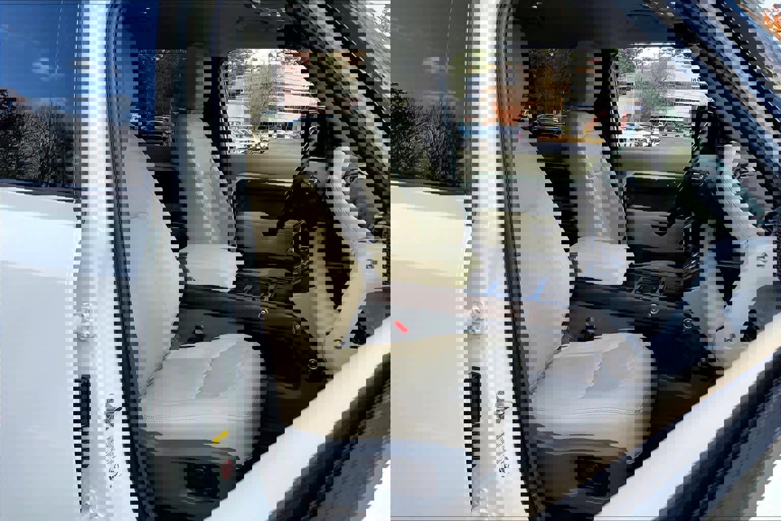 Used 2023 Land Rover Defender 110 S image 7