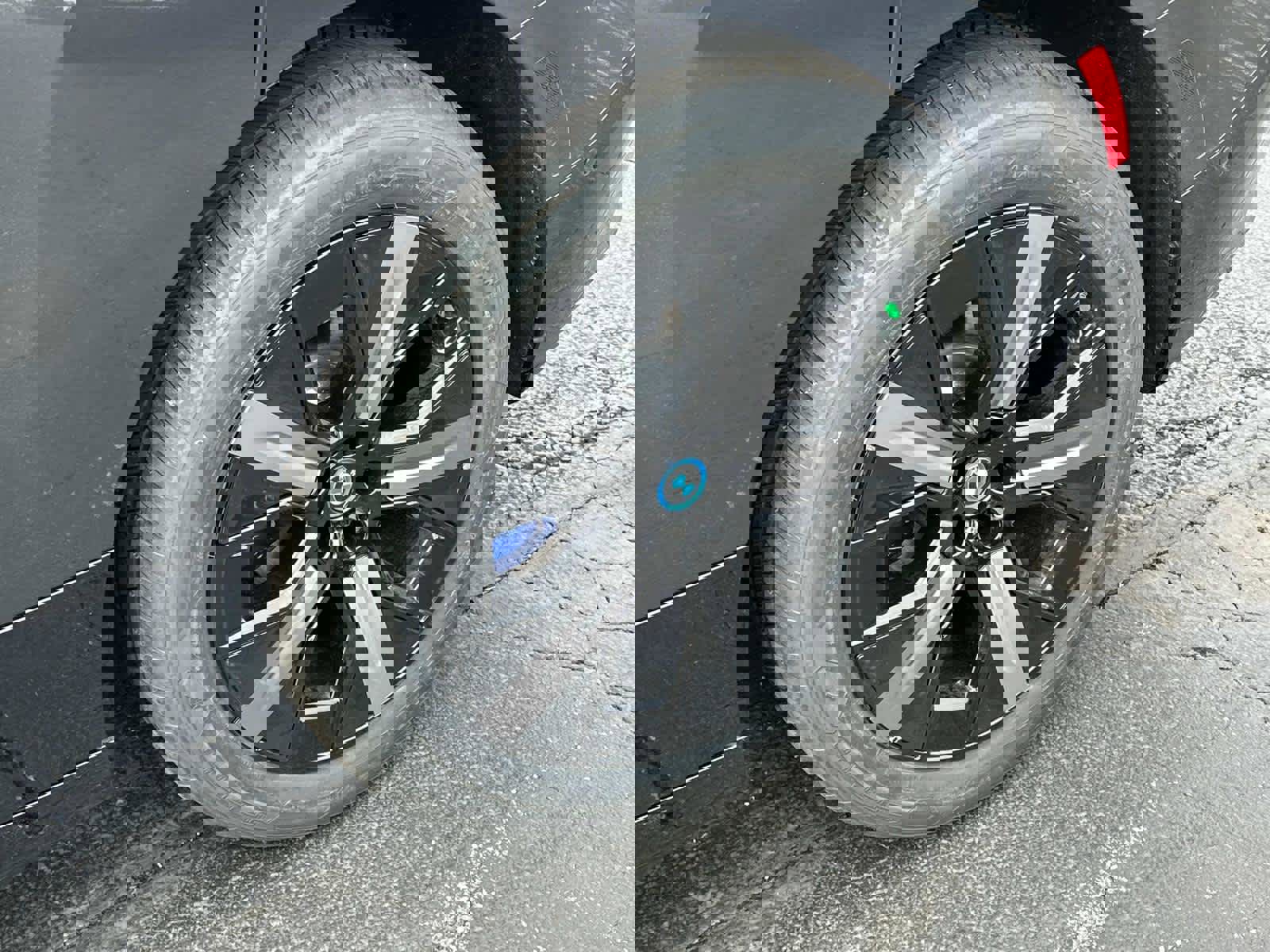 Used 2025 BMW iX xDrive50 w/ Premium Package image 17