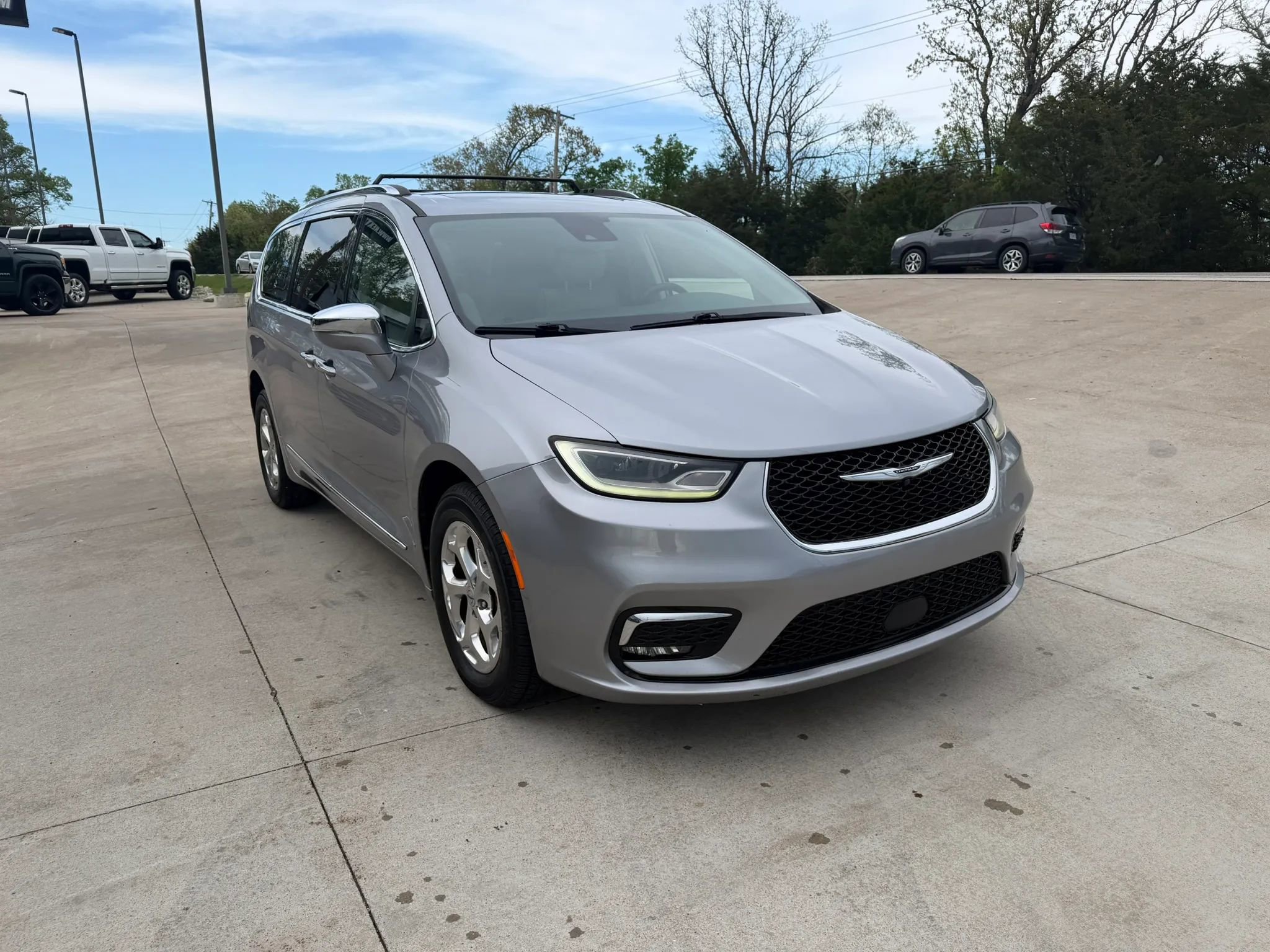 Used 2021 Chrysler Pacifica Limited image 3
