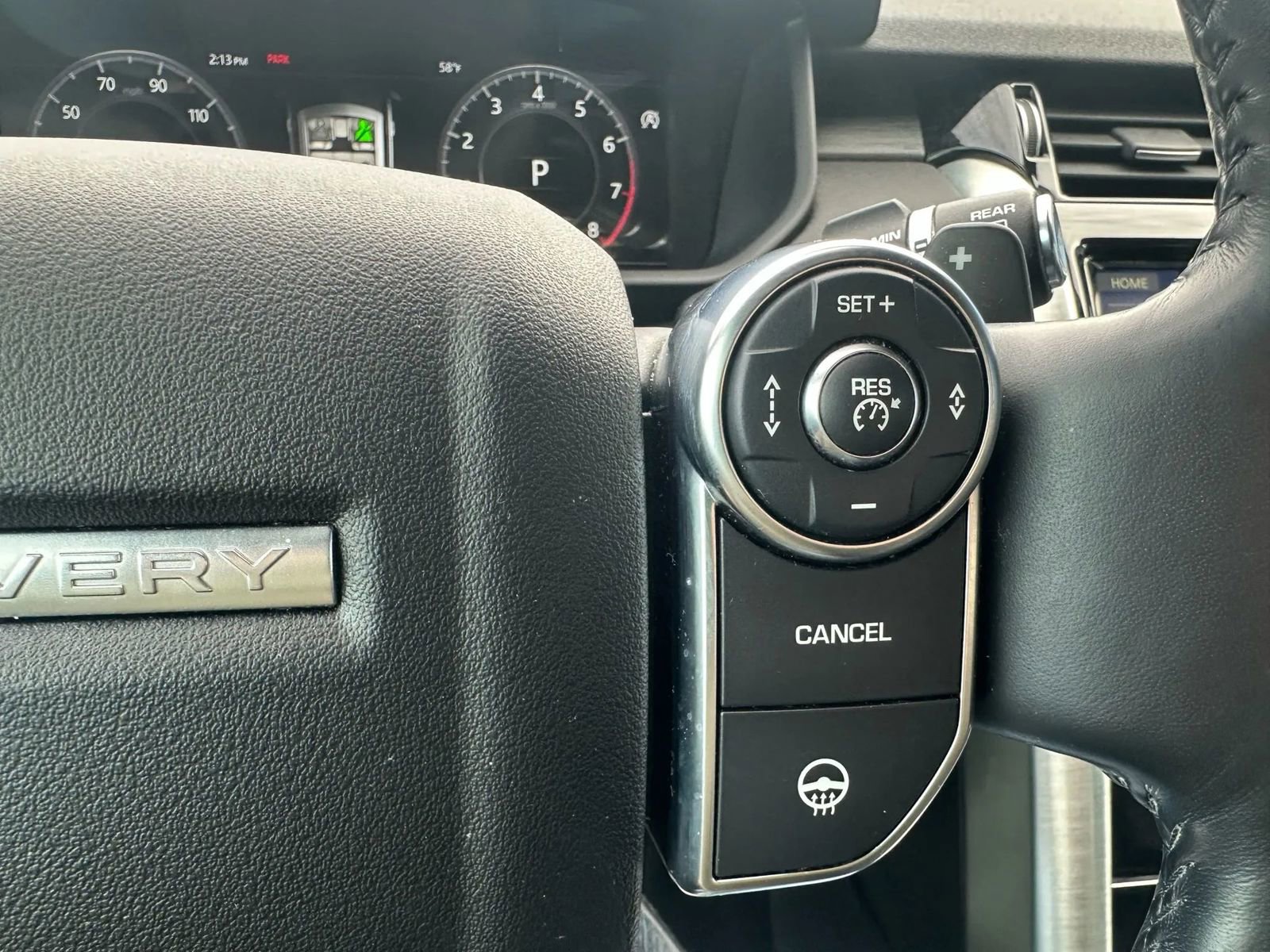 Used 2018 Land Rover Discovery HSE image 27